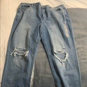 American Eagle ‘Mom Jean’